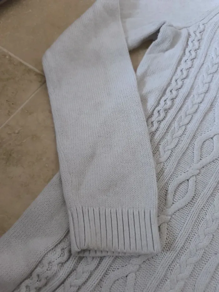 Pull tommy Hilfiger femme M blanc crème motif torsadé devant, des tâches et couleur ternie - photo numéro 9