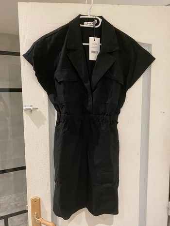 Robe noire NA-KD