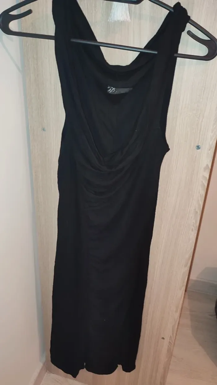 Petit robe noir cintrée