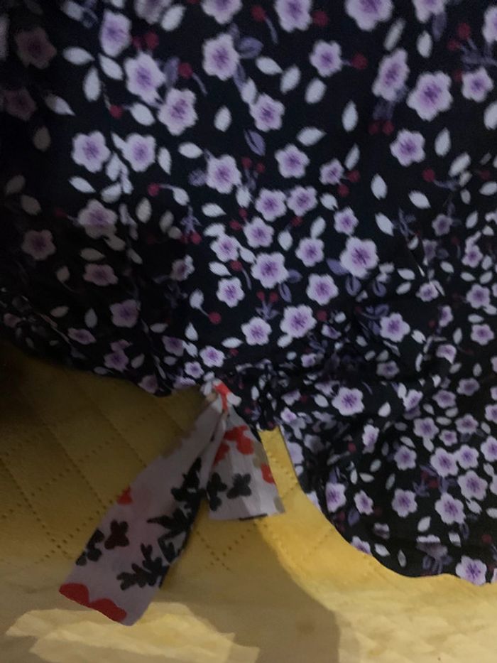 Blouse fleurie 44-46 noir fleur coule lilas - photo numéro 5