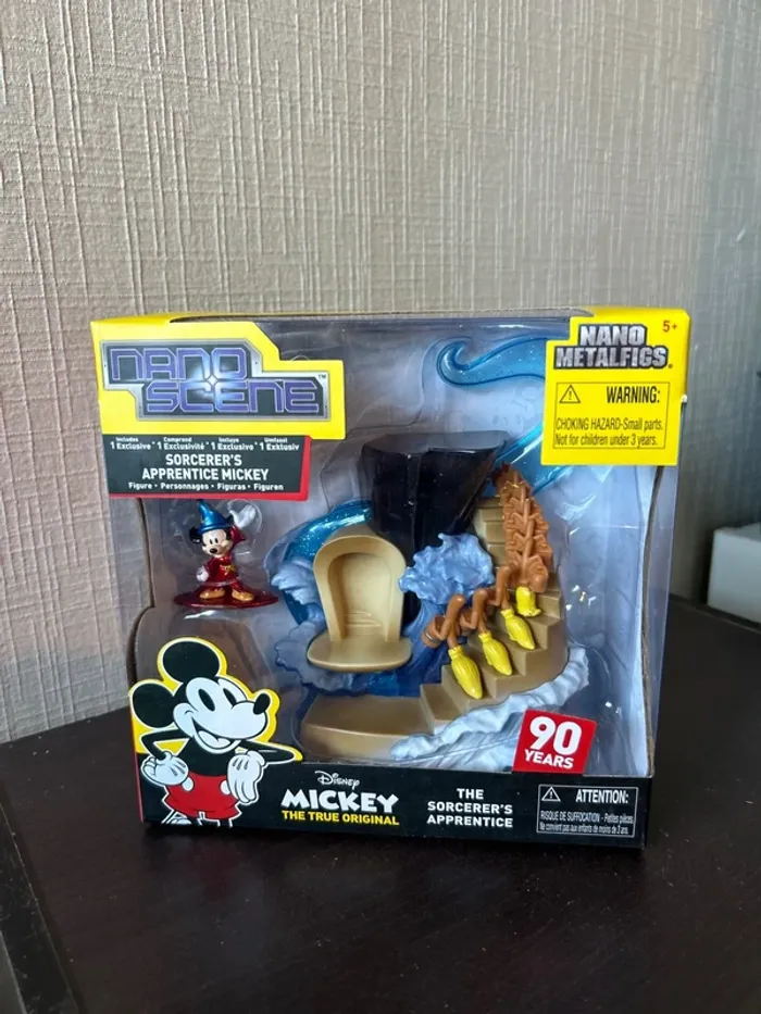 Figurine monde Disney - Mickey the true original - nano scène - the sorcerer’s apprentice