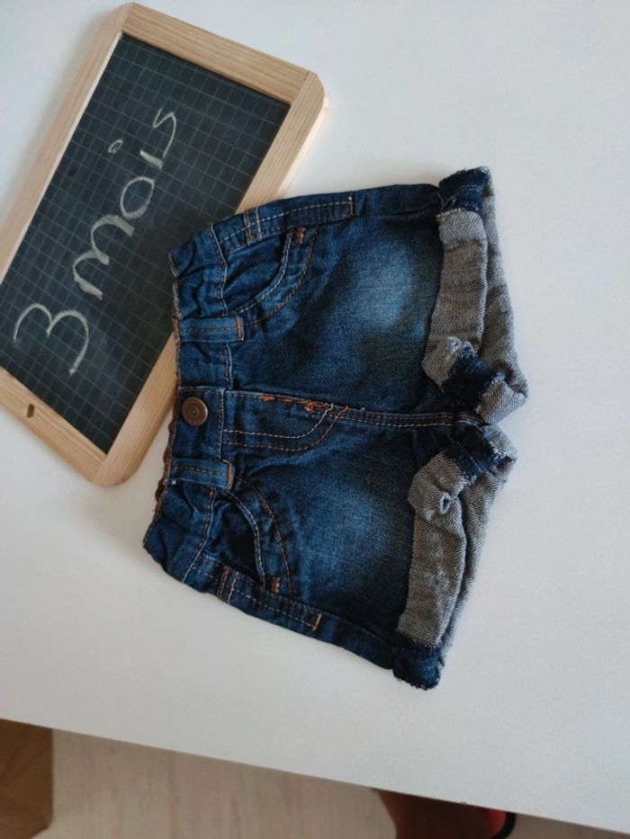 Short en jeans 3 mois - photo numéro 2