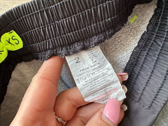 - Jogging IKKS - 2 ans - Très bon état, petite tache - photo numéro 3