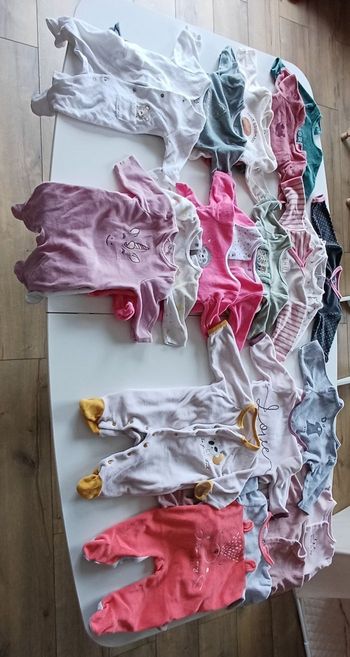 Lot pyjamas bébé 1-3-6 mois bon état
