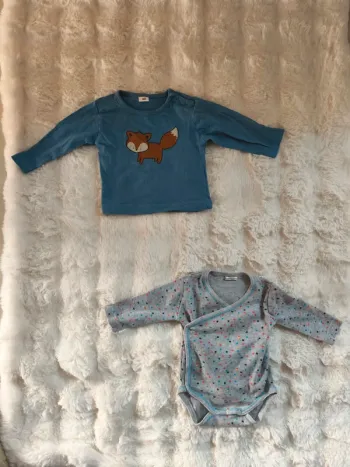 Lot de 2 vêtements bébé en taille 1 mois 