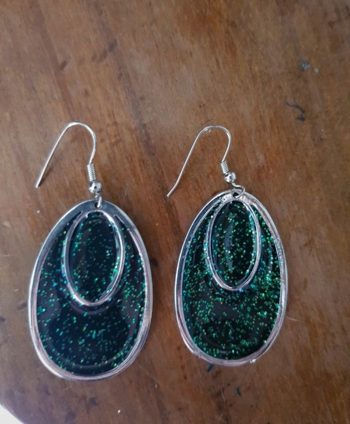 Boucle d'oreille jamais porter