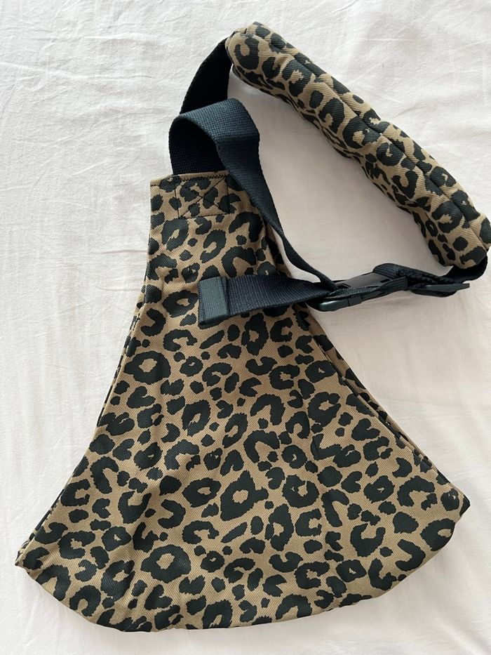 Porte bébé sur le côté