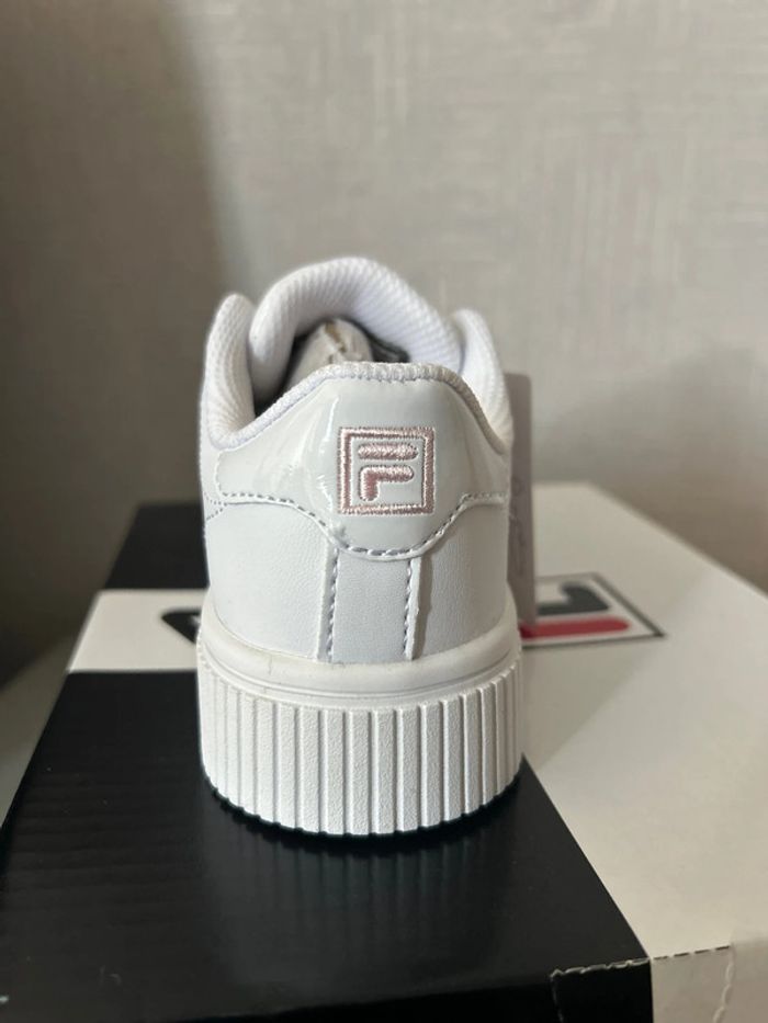 Baskets fila blanches vernies 28 - photo numéro 4