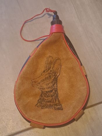 Gourde vintage en cuir peau de chamois