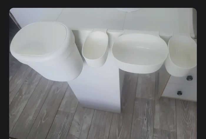 Table a langer + lot de rangement et poubelle - photo numéro 3