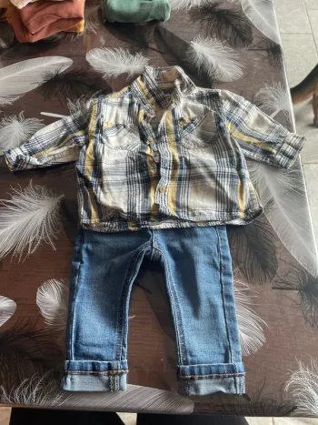 Jeans et chemise taille 6 mois