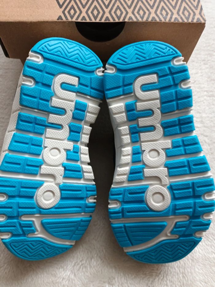 Basket umbro taille 23 neuve - photo numéro 2