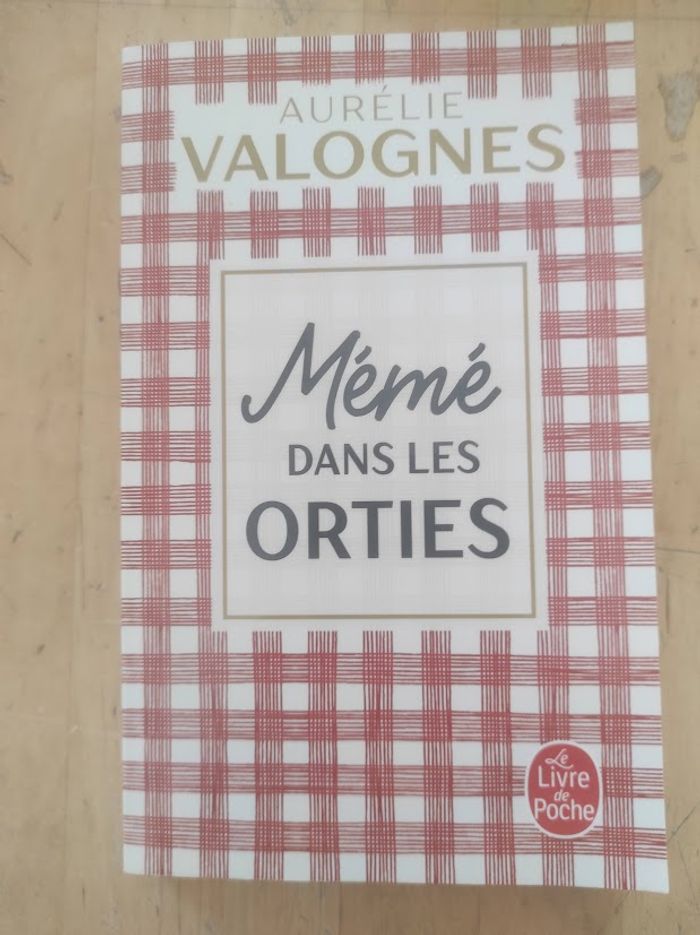 Mémé dans les orties Aurélie Valognes Livre de Poche 2022