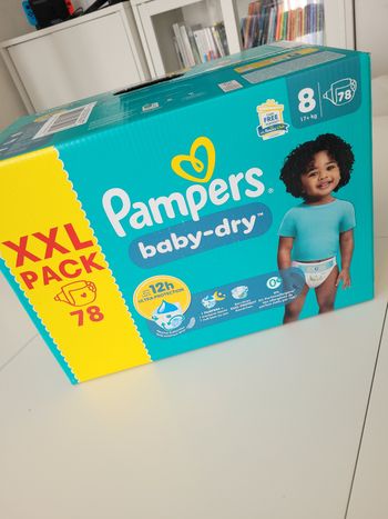 Couche pampers taille 8