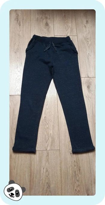 Pantalon type jogging épais tape à l'oeil 10 ans en très bon état