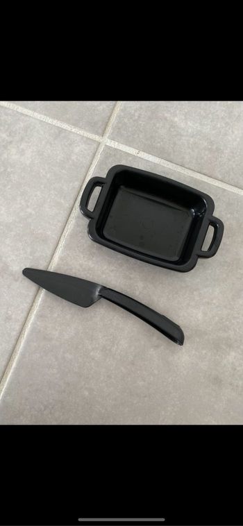 Plat et couteau dinette