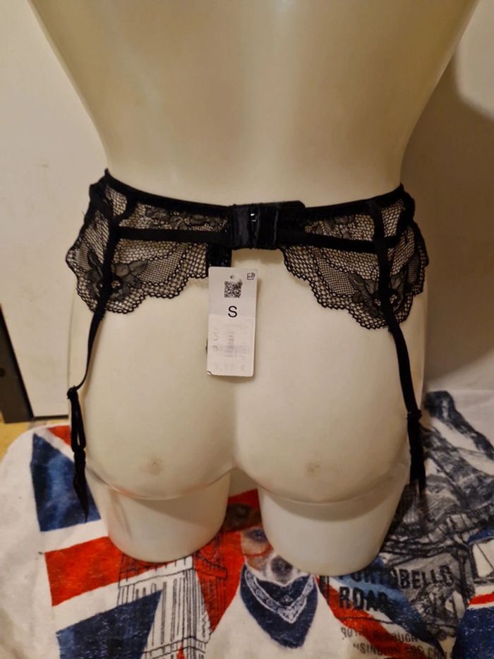 Porte jarretelle noir - photo numéro 9