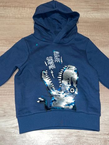 Pull à capuche c&a à sequins Dino 3 ans