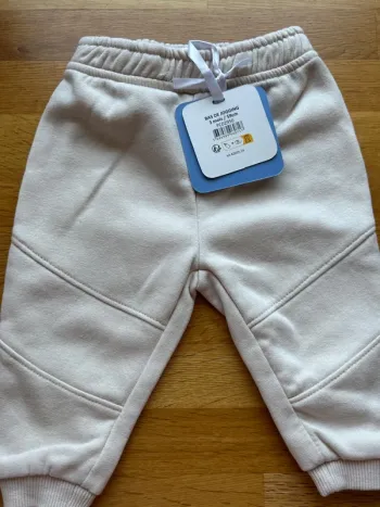 Jogging mes petits cailloux 3 mois fille neuf