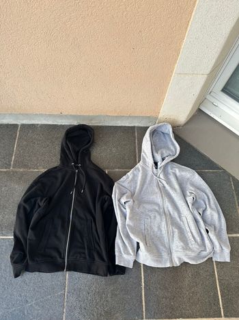 Lot de deux vestes grise et noire