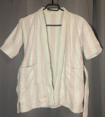 Peignoir rayé rose pâle et blanc