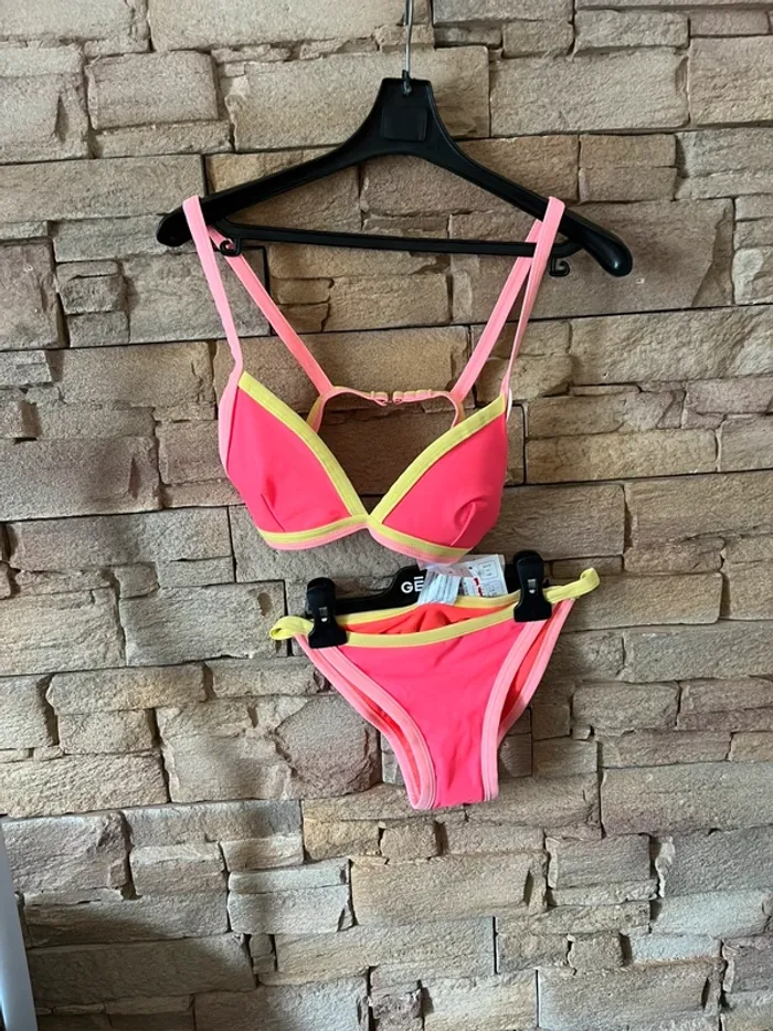 Maillot de bain 2 pièces taille 36 neuf avec étiquette