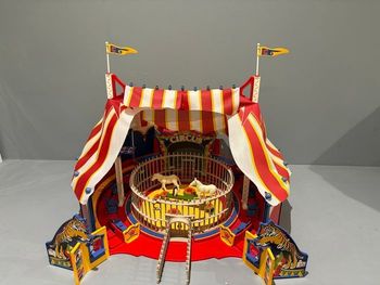 Playmobil cirque circus  avec cage  Piste animaux 2 zèbres et un pingouin 2 caisses  et multiples accessoires