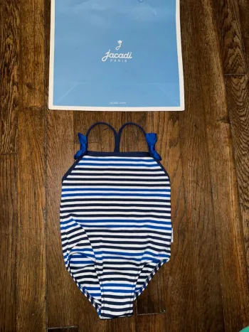 maillot de bain Jacadi 12 mois il y a que l'étiquette de la matière