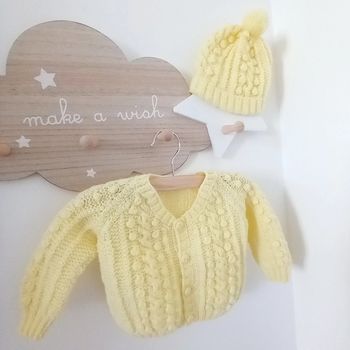 Gilet et bonnet tricote mains jaune Mixte 1-3M