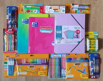 Gros lot de fournitures scolaires de marque NEUF