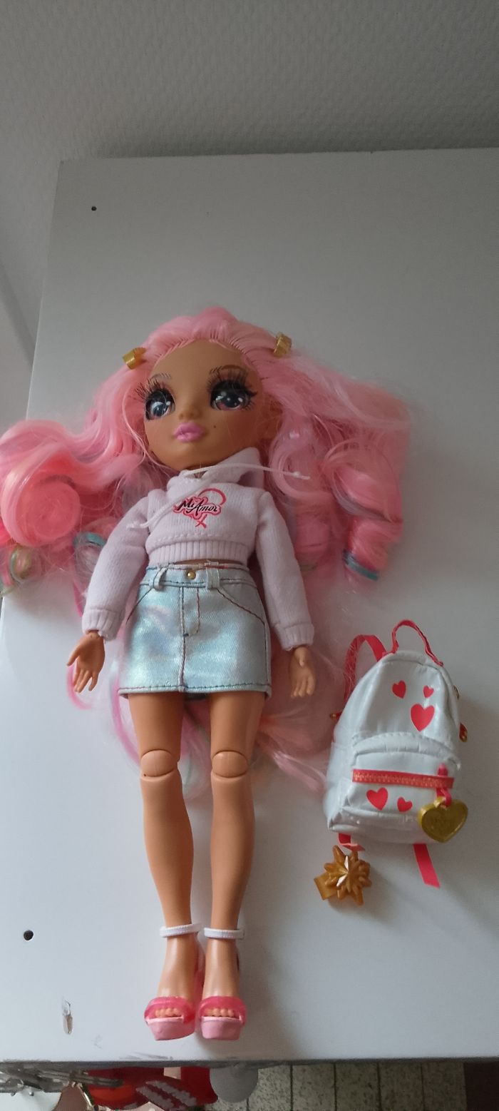 Poupée raimbow High junior - photo numéro 2