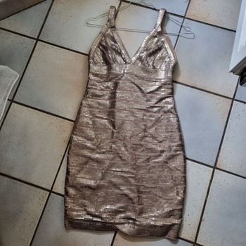 superbe robe de fête à sequins taille 36