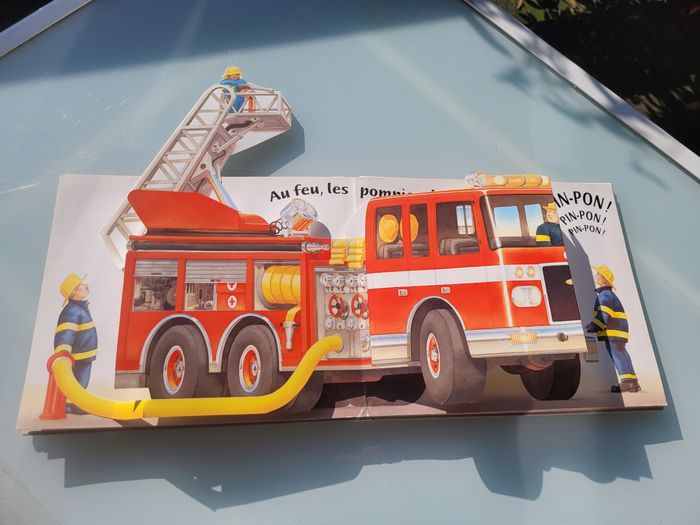 Superbe livre Pop-up Vrrroum! Mango jeunesse, À chaque page, un camion surgit! - photo numéro 6