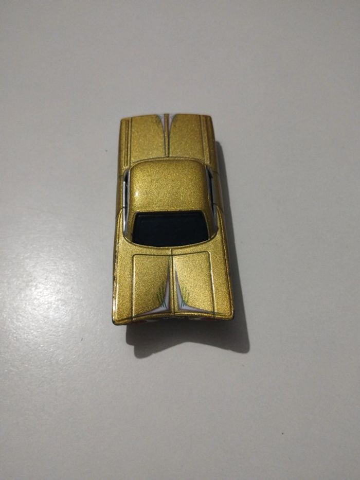 Voiture Cars Ramos doré - photo numéro 3