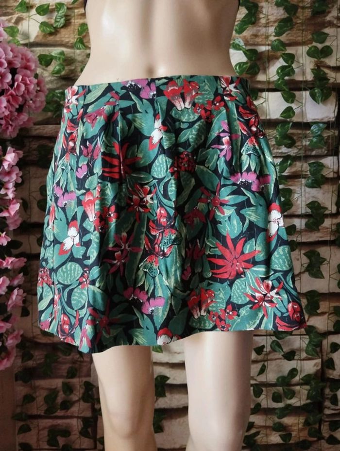 🌸MiniJupe fleurie Zara Trafaluc Taille 40🌸 - photo numéro 2