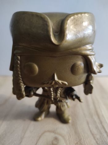 Figurine Funko pop Captain Jack Sparrow 273 version or SANS boîte ( Pirates des Caraïbes )l