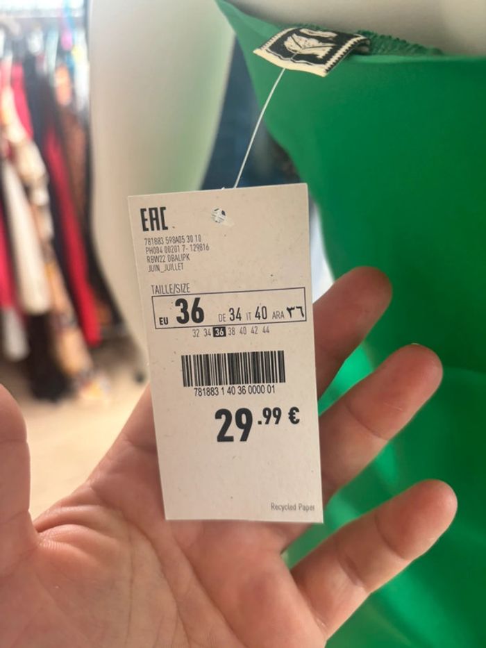 Robe satinée verte T36 neuve - photo numéro 5