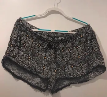 Short femme love to tounge à dentelles noire gris taille XL