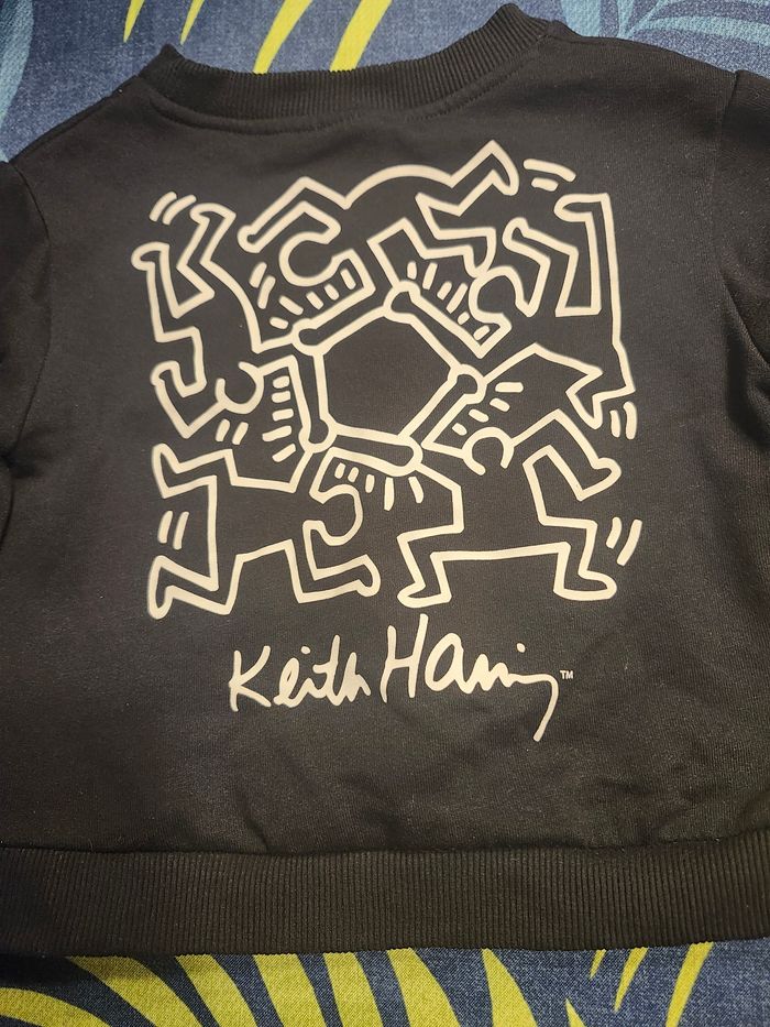 Sweat pull garçon Keith haring coeur noir 4 ans kiabi - photo numéro 2
