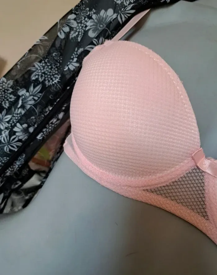 Soutien gorge rose - photo numéro 2