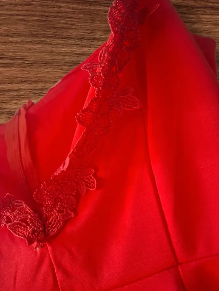 👗 Robe rouge fluide avec dentelle – Taille M - photo numéro 4