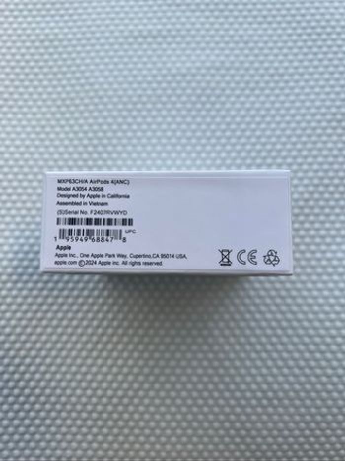 Air pods 4 avec réduction de bruit - photo numéro 4