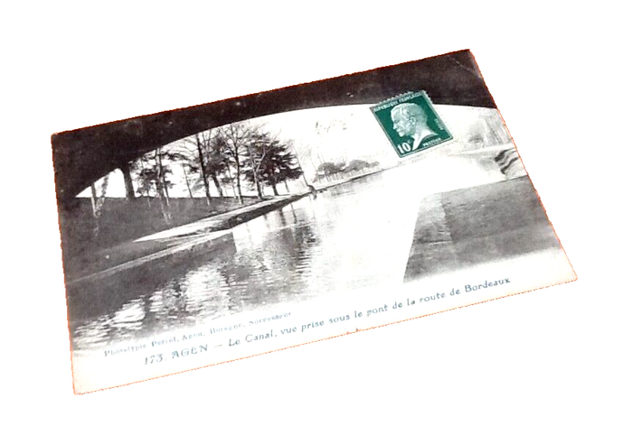 Carte postale ancienne Agen (Lot-et-Garonne) Le canal, vue prise sous le pont de la route de Bord - photo numéro 3