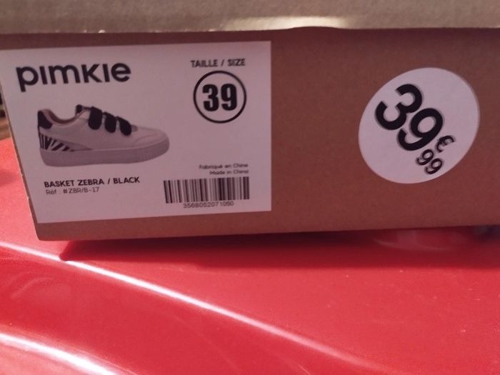 Paire de chaussures - photo numéro 2