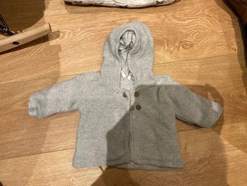 Gilet épais  / veste  1 mois
