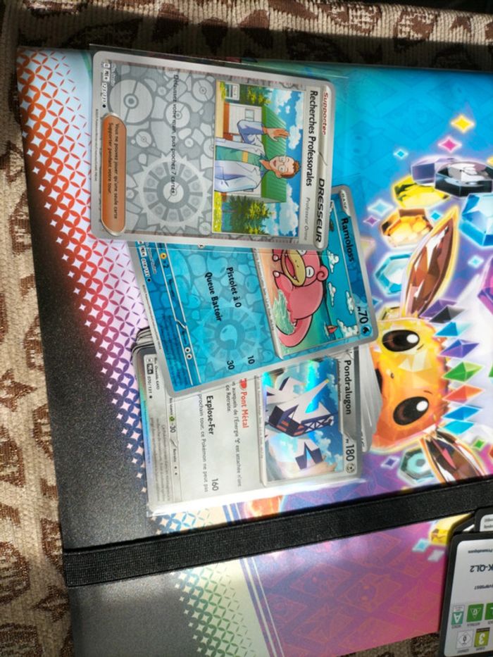 Coffret pokémon 2025 avec sleeves et top loaders. - photo numéro 5
