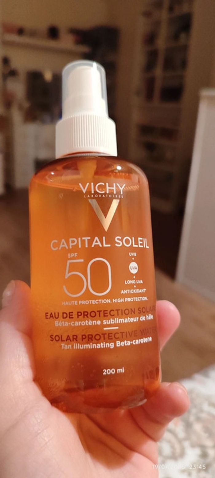 Vichy Capital Soleil
Eau de protection solaire SPF 50 Anti traces blanches Hâle sublimé 200 ml - photo numéro 2