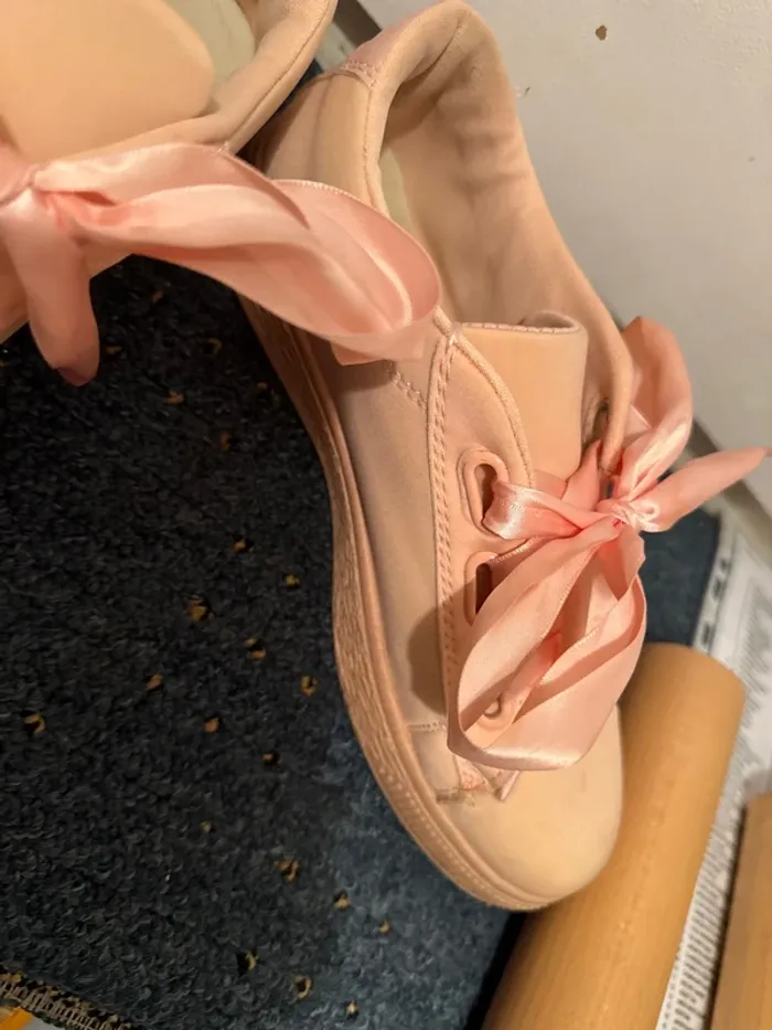 Baskets rose satin lacets