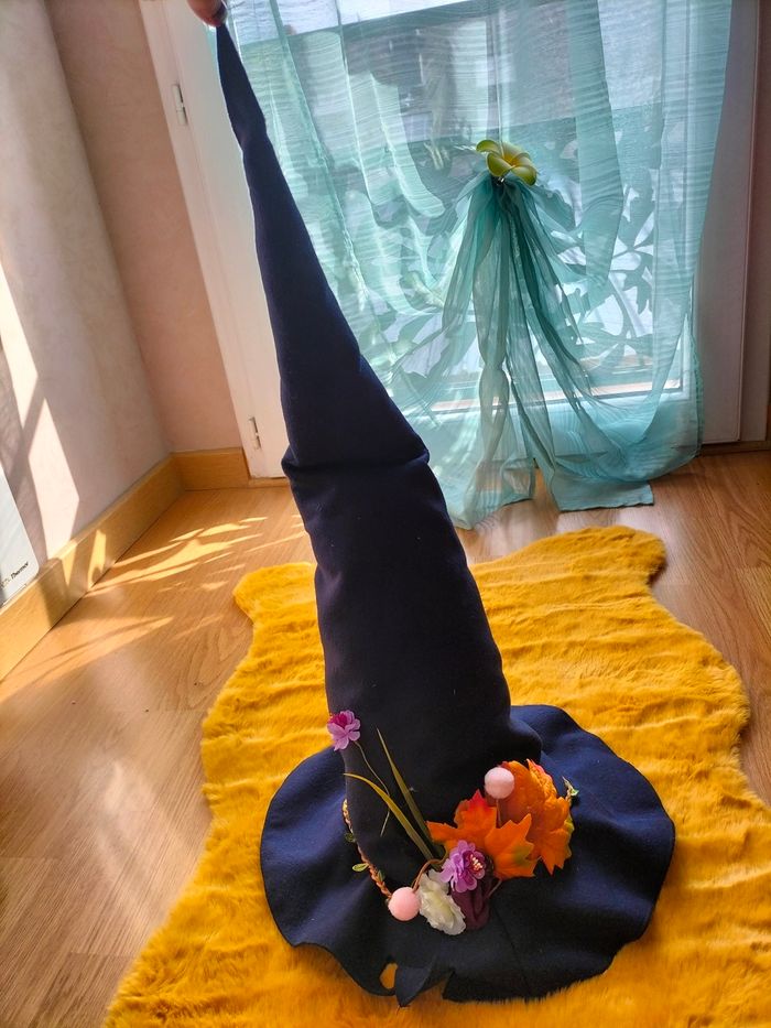 Chapeau halloween feutre et feuilles automne