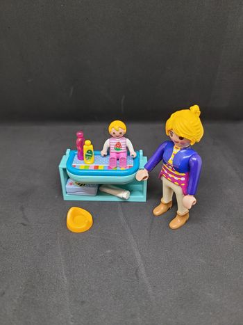 Playmobil 70418 maman avec bébé et table a langer complet